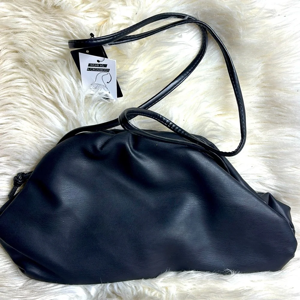 Elegant Black Crossbody to Clutch Bag Sleek Design